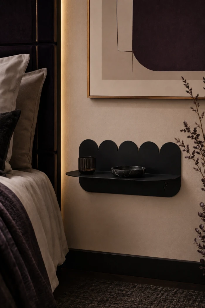 Haengender-Nachttisch-Onda-gewellt---Metall-Wandnachttisch-fuers-Schlafzimmer