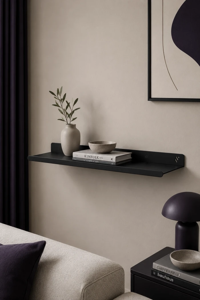 Metallregal-Strato---modernes-Wandregal-fuers-Wohnzimmer
