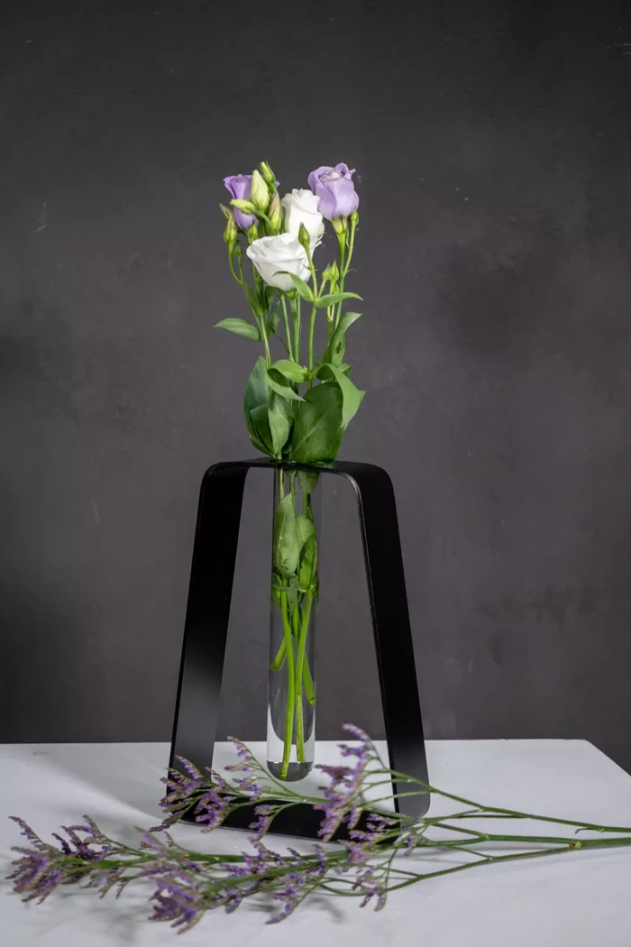 Metallvase-Fiole-trapezfoermig---Stahlvase-mit-Reagenzglas,-SchwarzWeiss