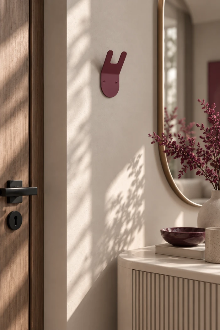 Metall-Garderobe-fuer-den-Flur-Onda-Medi---minimalistische-Wandgarderobe