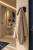 Metall-Garderobe-fuer-den-Flur-Crocodile-Medi---geometrische-Wandgarderobe