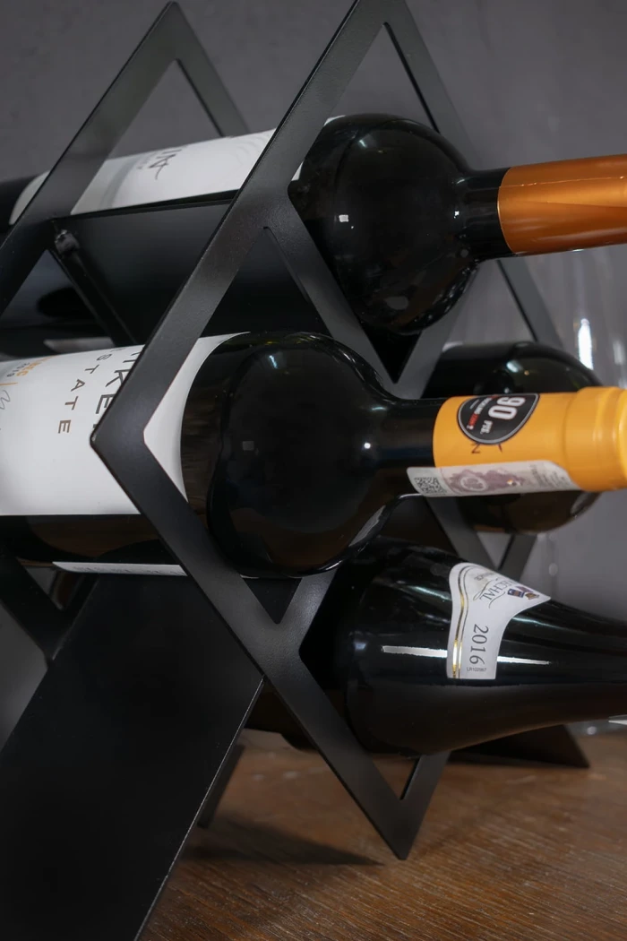 Metalowy-stojak-na-wino-Loft-Nero (5).webp