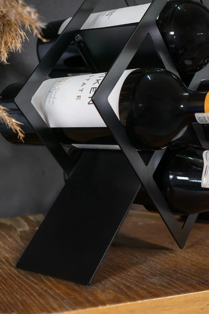 Metalowy-stojak-na-wino-Loft-Nero (4).webp