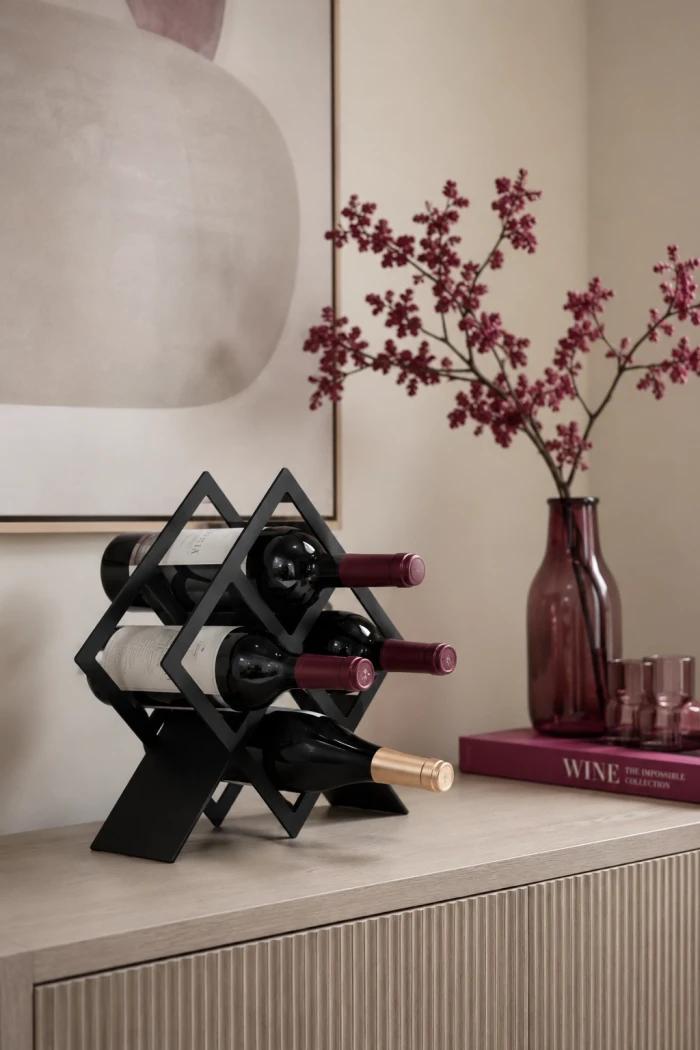 Metalowy-stojak-na-wino-Loft-Nero.webp