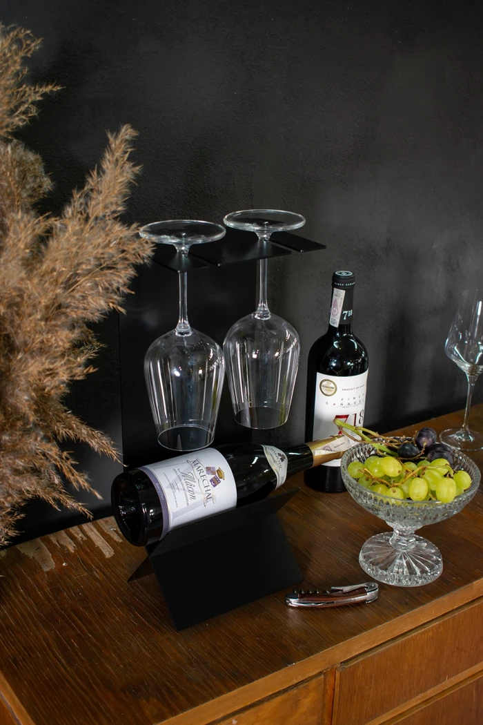 Metalowy-stojak-na-wino-Carmen (1).webp