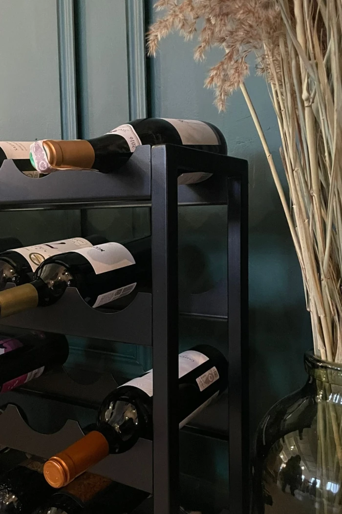 Metalowy-regal-na-wino-na-24-butelki-Ribera (2).webp