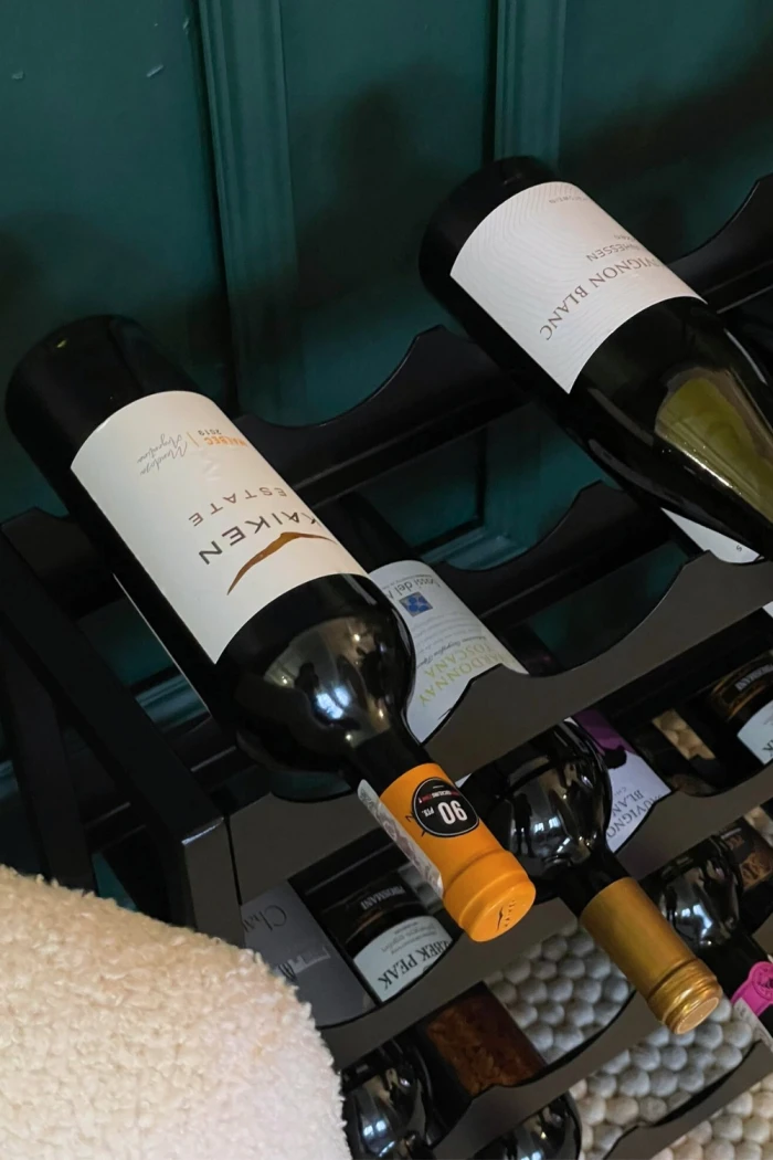 Metalowy-regal-na-wino-na-24-butelki-Ribera (1).webp